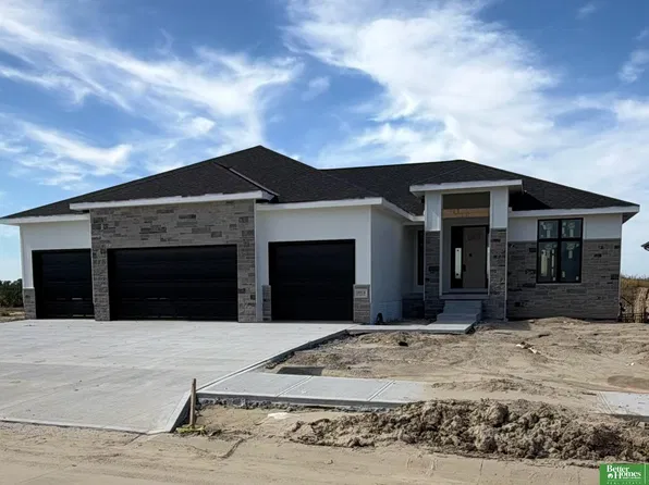 4914 N 214th St, Elkhorn, NE 68022