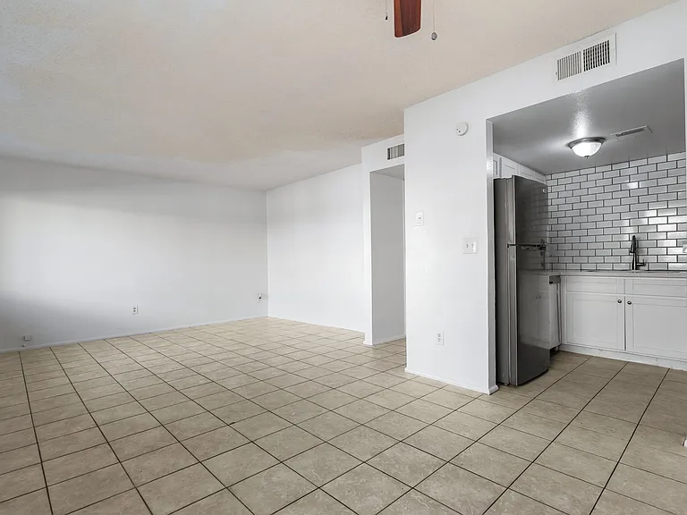 6-web-or-mls-2688 N 43rd Ave 29D--3_10012025