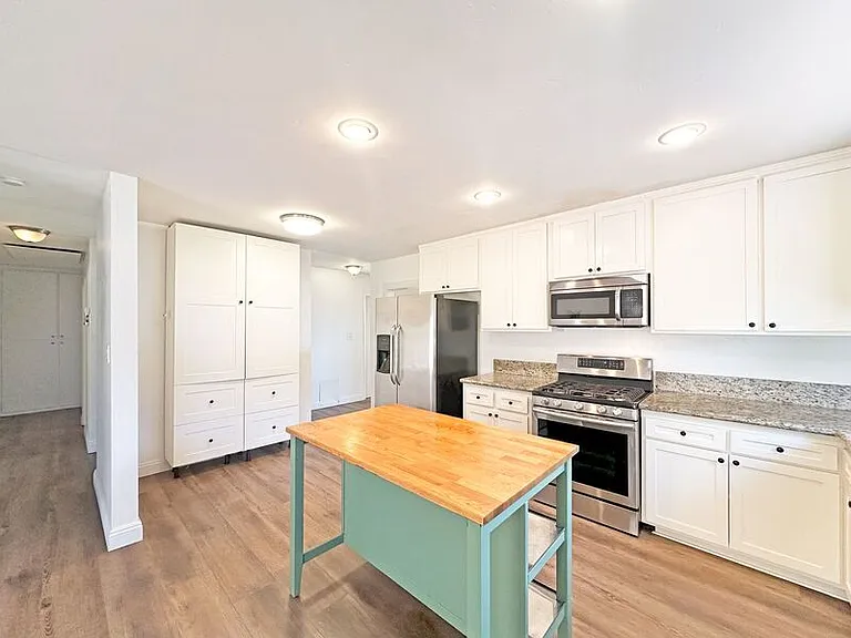 6212 Potomac St — Photo 4