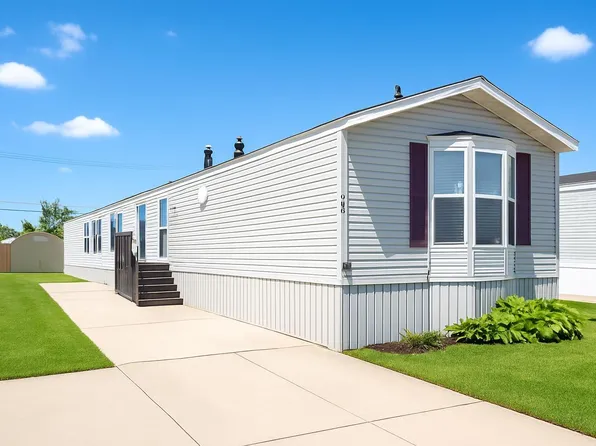 20456 Harmony Dr, Clinton Township, MI 48036