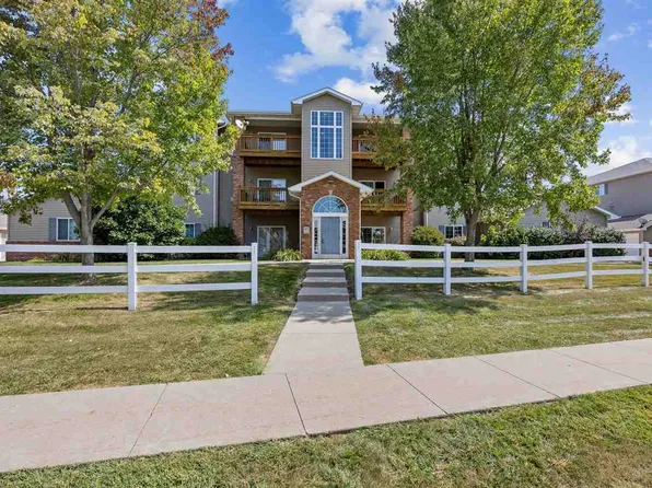 2743 Triple Crown Ln Unit 2, Iowa City, IA 52240