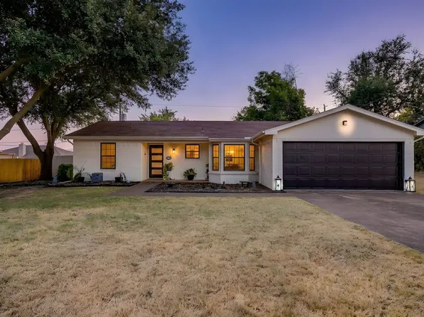 1304 Augusta Rd, Benbrook, TX 76126