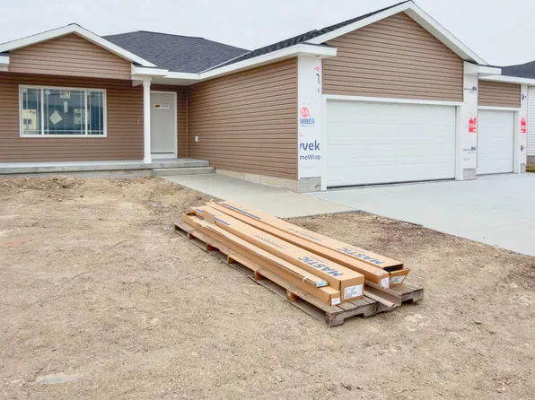 2213 E 41st St, Kearney, NE 68847