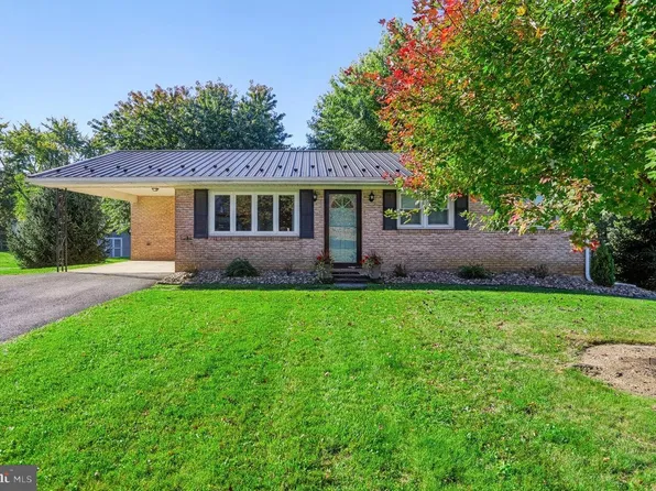 1250 Marvern Dr W, Chambersburg, PA 17202