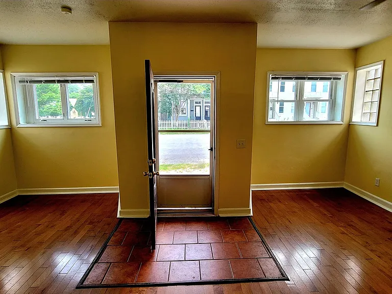 3105 E Marshall St — Photo 20