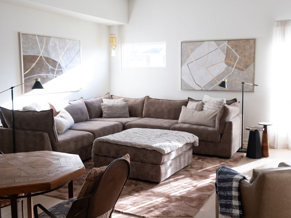 1st image of 1619 E 12th St #111