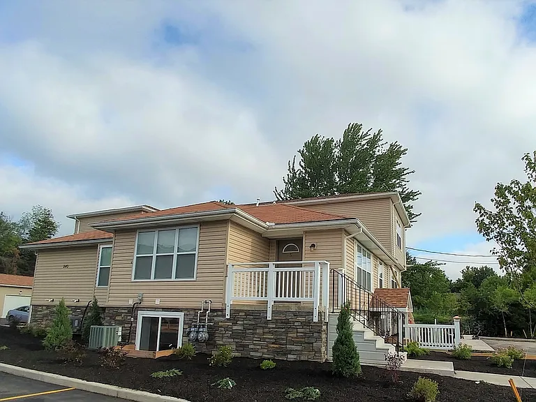 240 Miller Rd #5 — Photo 1