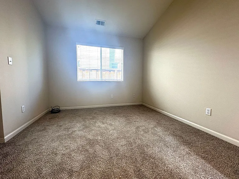 432 Apple Hill Dr — Photo 10