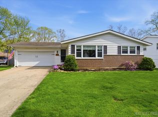 1909 Forrest Blvd, Saint Charles, IL 60174