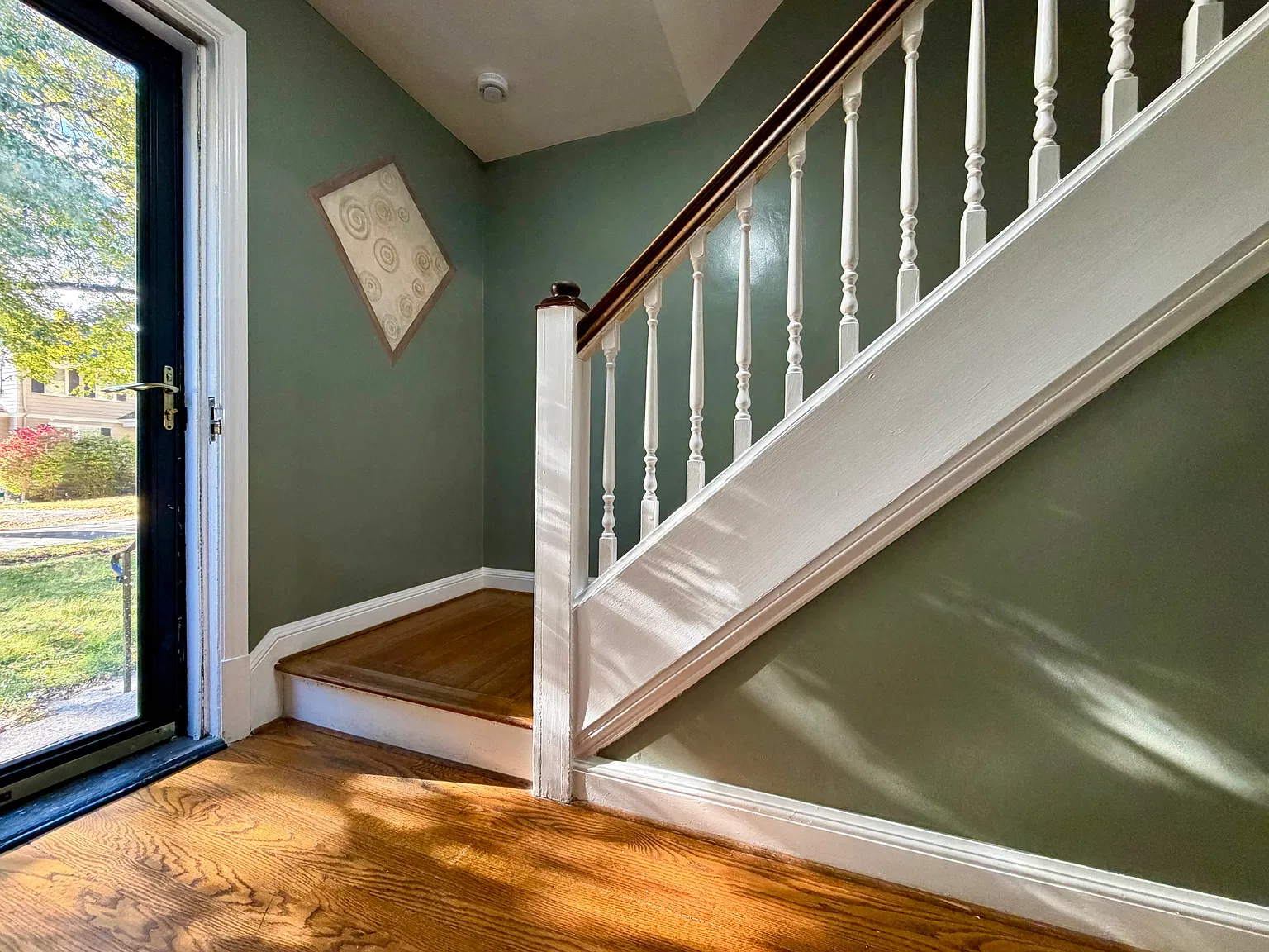 3 bed, 1.5 bath, 1920 sqft, $3,300 — Photo 2