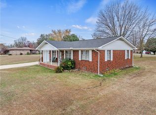700 N Carroll Ave, Green Forest, AR 72638