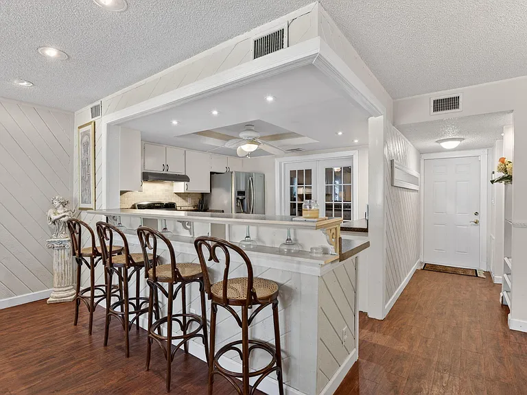 3951 NE 17th Ave #703 — Photo 4