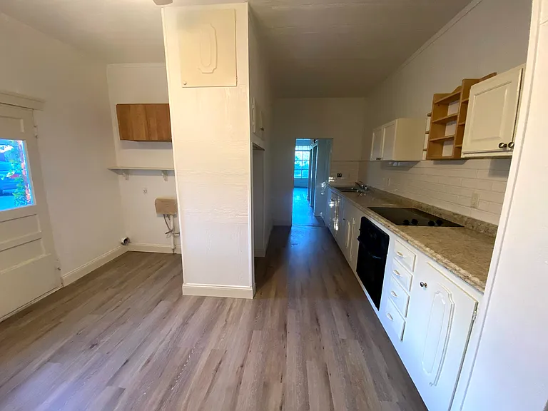410 SW 4th Ave #B — Photo 4