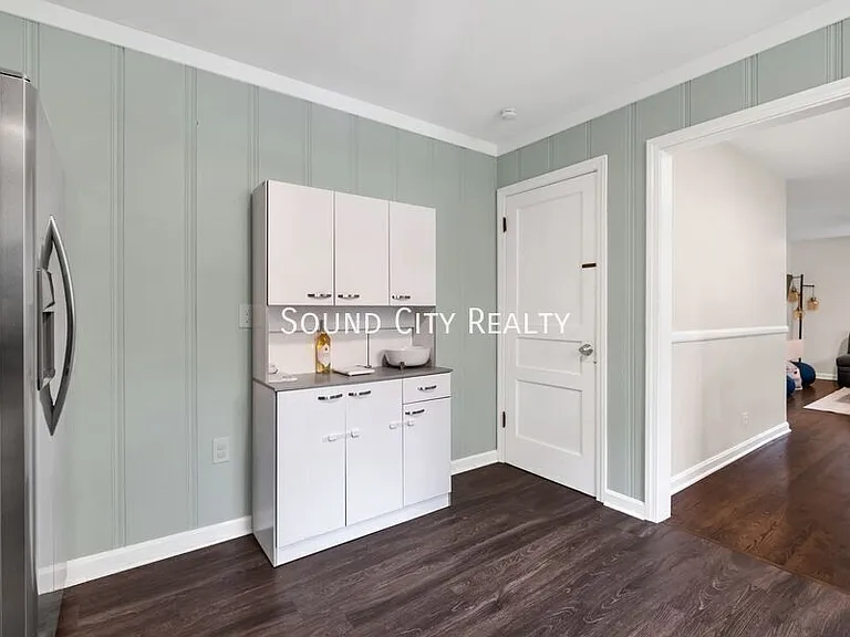 2929 Emery Dr — Photo 9