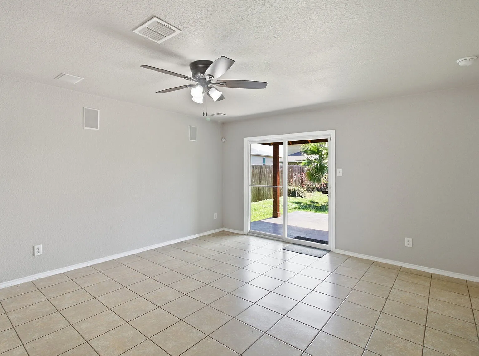 3 bed, 2.0 bath, 1274 sqft, $1,495 — Photo 4