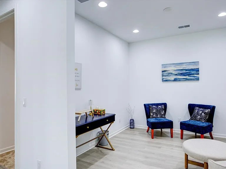 125 Parrot Ave — Photo 11