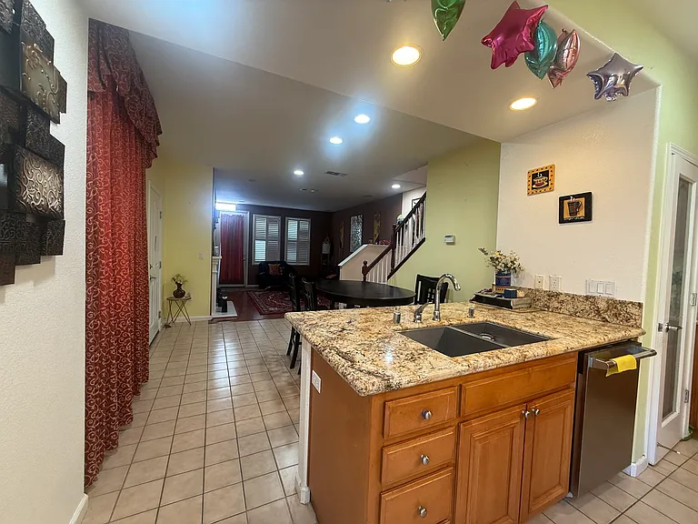 1176 Thornbury Ln — Photo 8