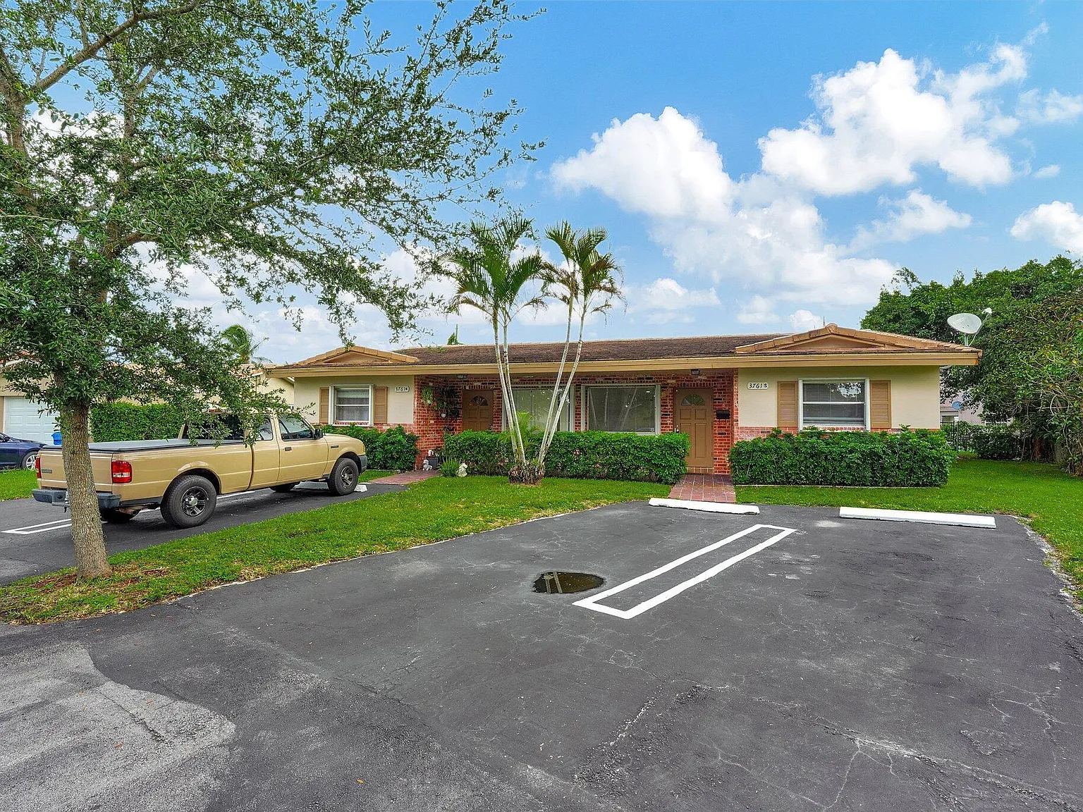 3 bed, 2.0 bath, 1400 sqft, $2,650 — Photo 2