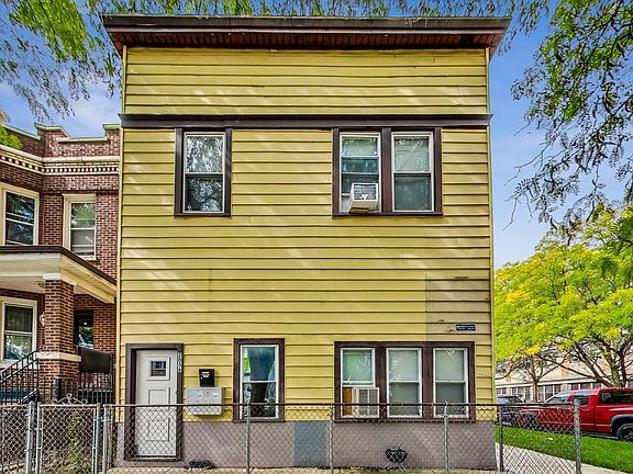 2nd image of 2056 N La Crosse Ave
