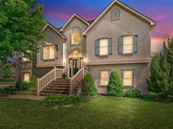 813 Cherry Ln, Smithville, MO 64089