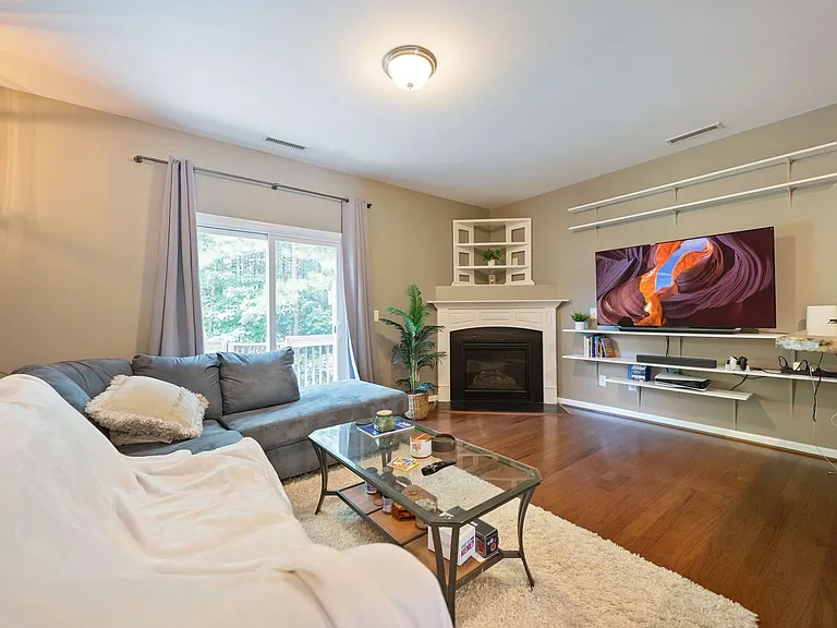 1504 Holly Grove Way — Photo 2