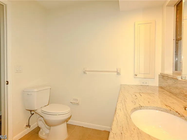 5654 Eichen Cir W — Photo 23