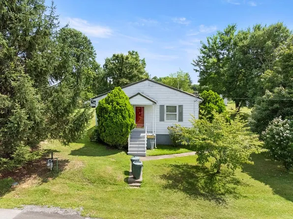 207 1st Ave, Ave, WV 25878