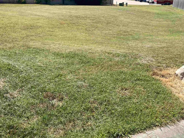 120 W Harmony Cir, Rose Hill, KS 67133