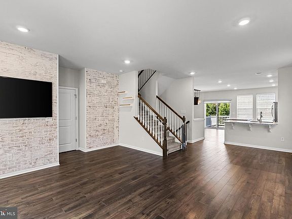 4th image of 2 Naples Ln