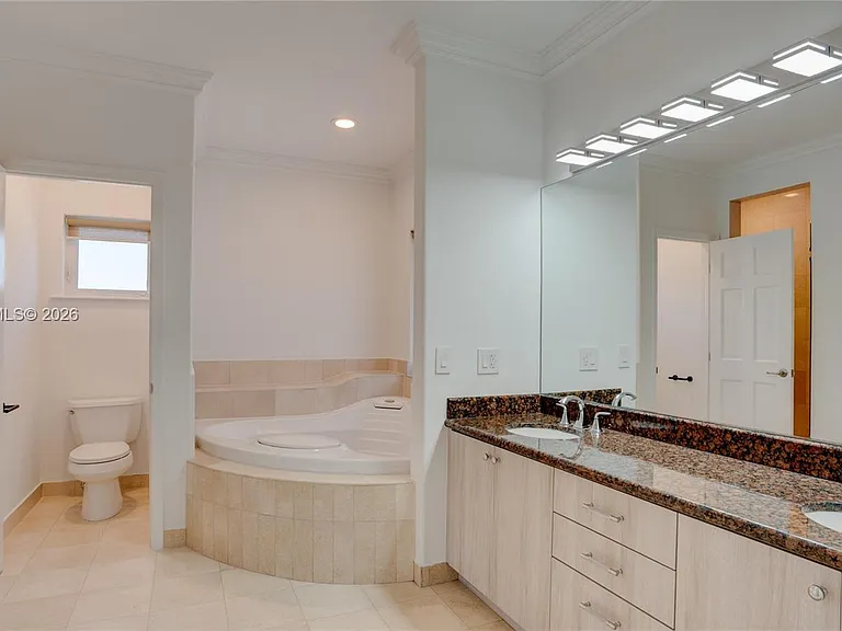 500 SW 51st Ct — Photo 36