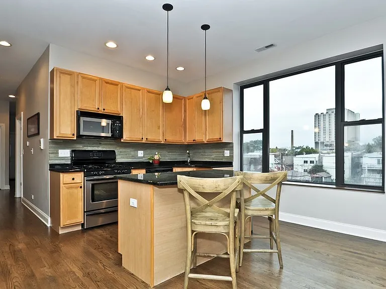 958 N Leavitt St #3 — Photo 4