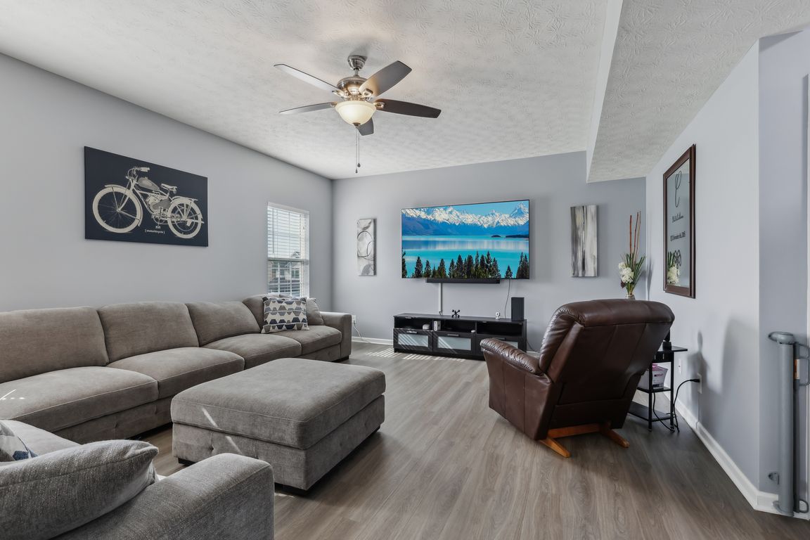 Villarose Ave-0605-007.jpg