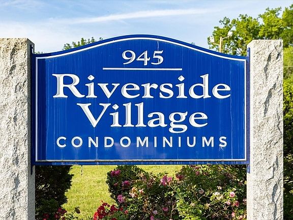 2nd image of 945 Riverside Dr APT 8A