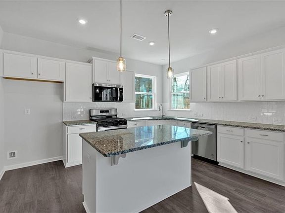 5th image of 14 Grove Pointe Way