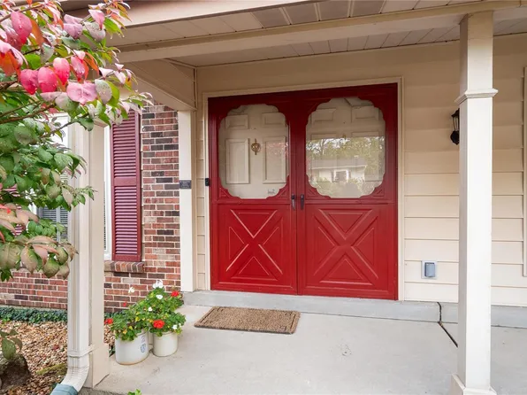 4930 Caribee Dr, Saint Louis, MO 63128