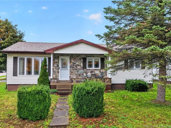 135 Hennessey Rd, Moncton, NB E1A 4Y8
