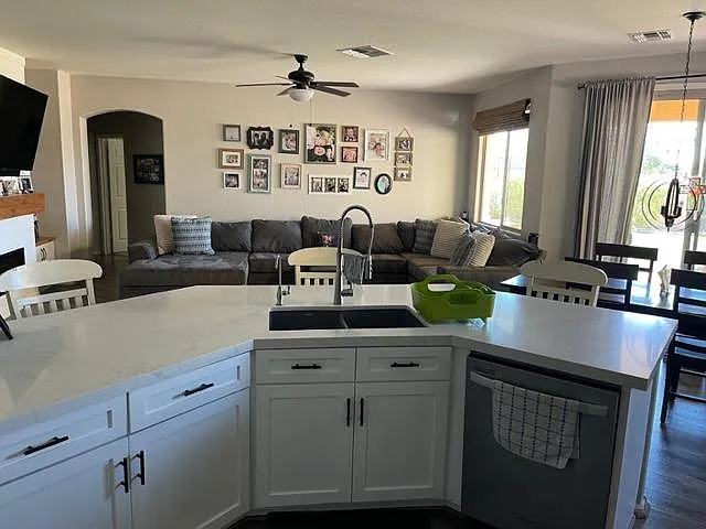 7046 S Claiborne Ave — Photo 3