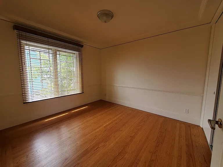 Second upstairs bedroom