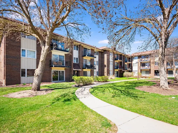 5S070 Pebblewood Ln APT F12, Naperville, IL 60563