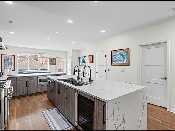 4th image of 1302 W 33rd St