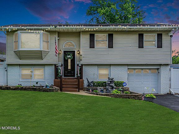 2nd image of 633 Vaughn Avenue