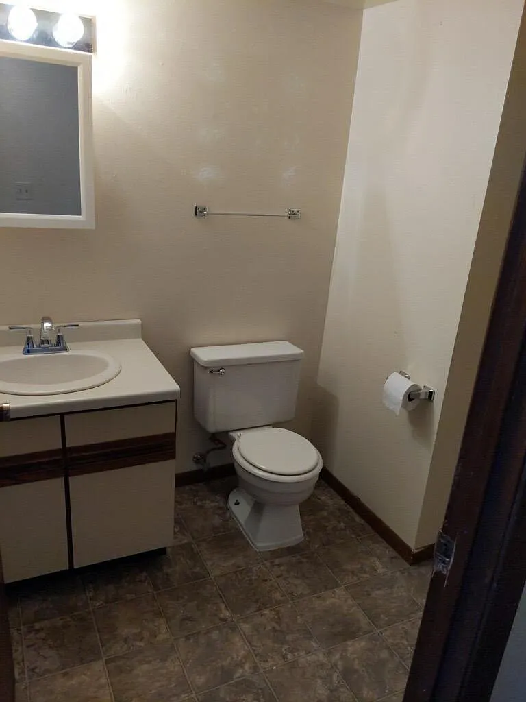2 bed, $935 — Photo 3