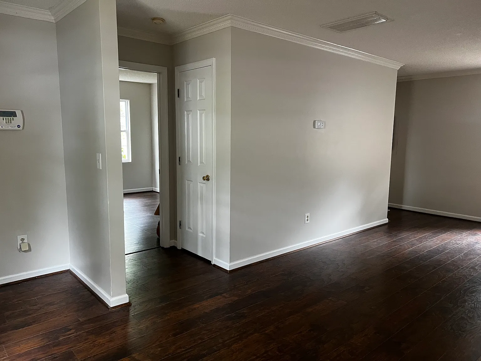 4 bed, 2000 sqft, $2,100 — Photo 1
