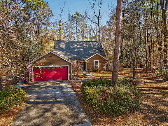 3rd image of 104 Fairway Dr