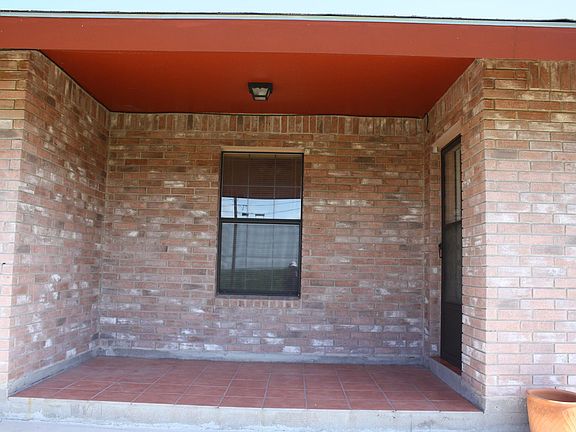 Front porch has view of 100 acres of natural brush and unobstructed view of Lake Amistad.