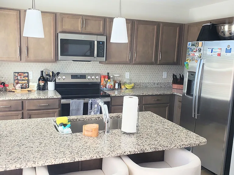 1052 Astoria Dr #MAIN — Photo 7