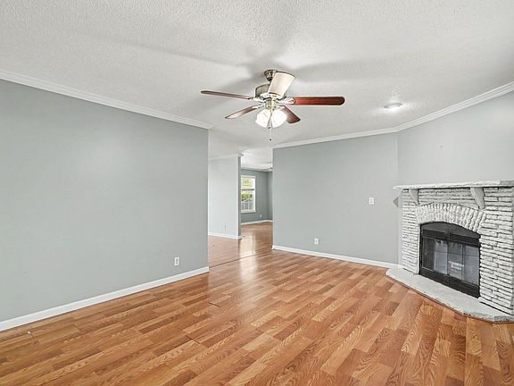 4th image of 260 Prairie Ln