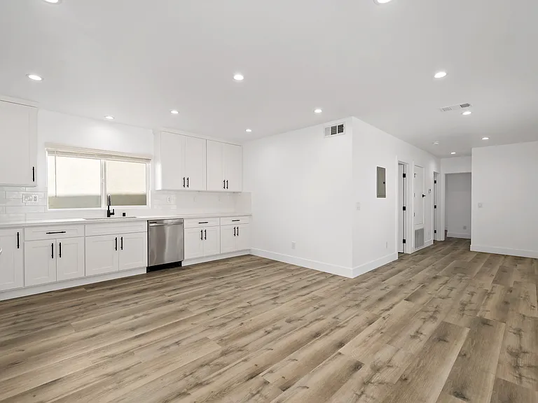 2729 Frankel St #1/2 — Photo 7