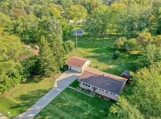 N63W15393 Pontiac Dr, Menomonee Falls, WI