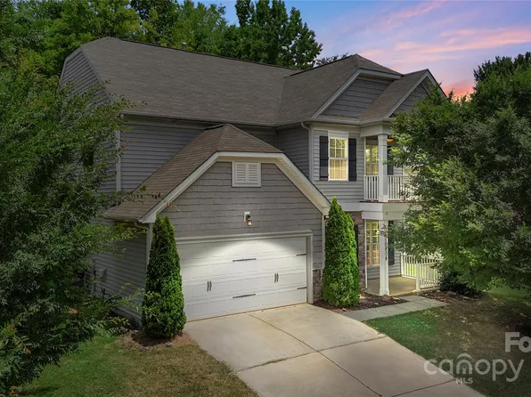10806 Cove Point Dr, Charlotte, NC 28278
